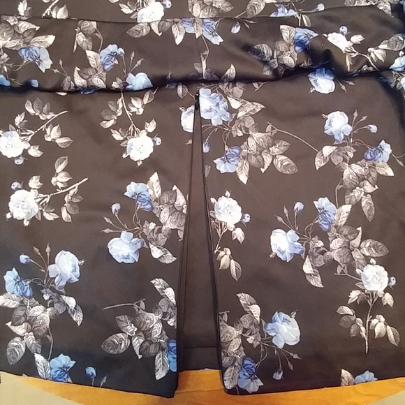 Alfani Plus Size Lively Rose Printed Scuba Skirt - Picture 8 of 8